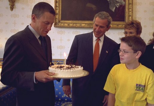 Лэнс Армстронг фото с Бушем